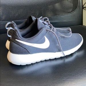 Nike Roshe Runs *Read Description*